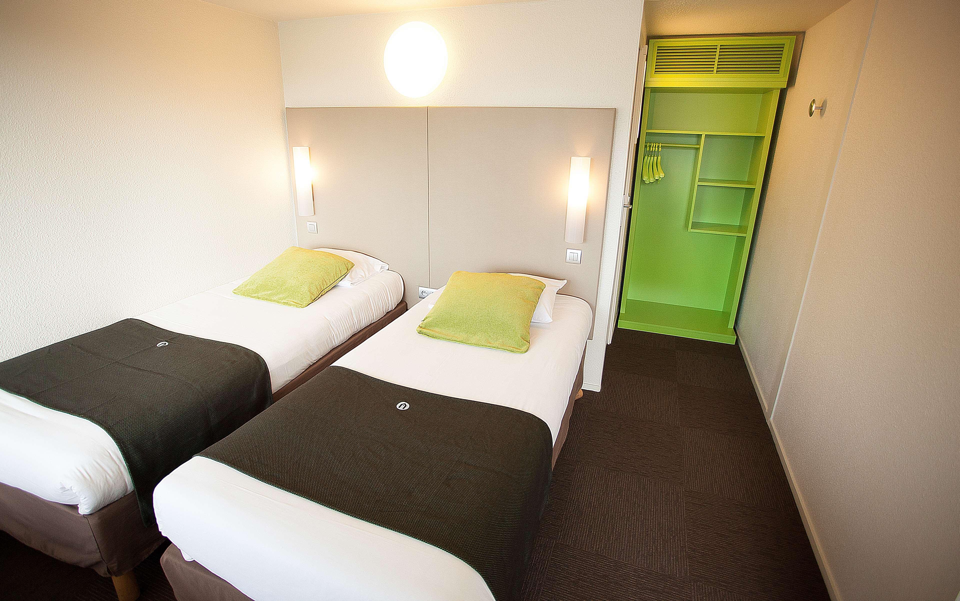 Hotel Campanile Nimes Sud - Caissargues Exterior foto