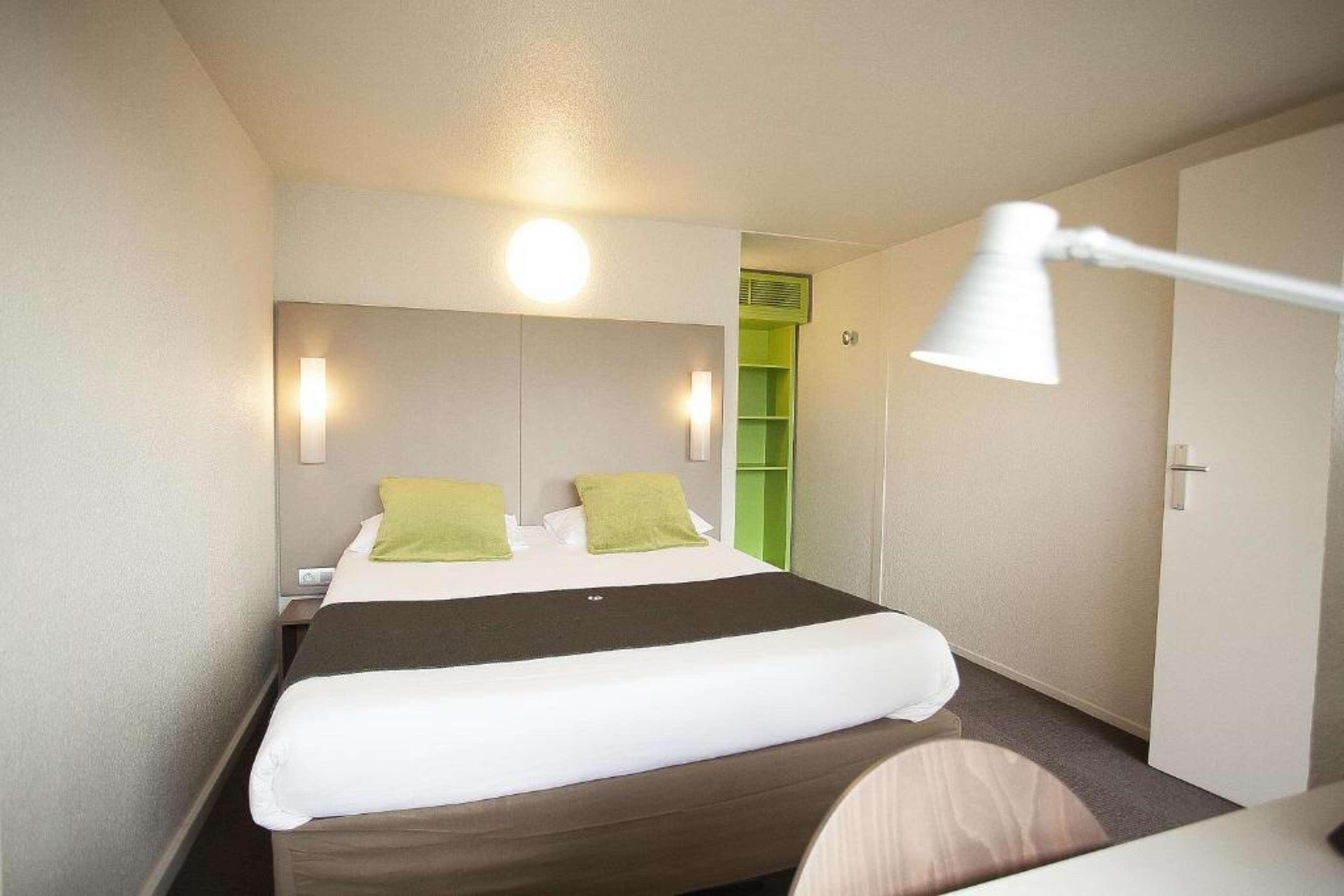Hotel Campanile Nimes Sud - Caissargues Exterior foto