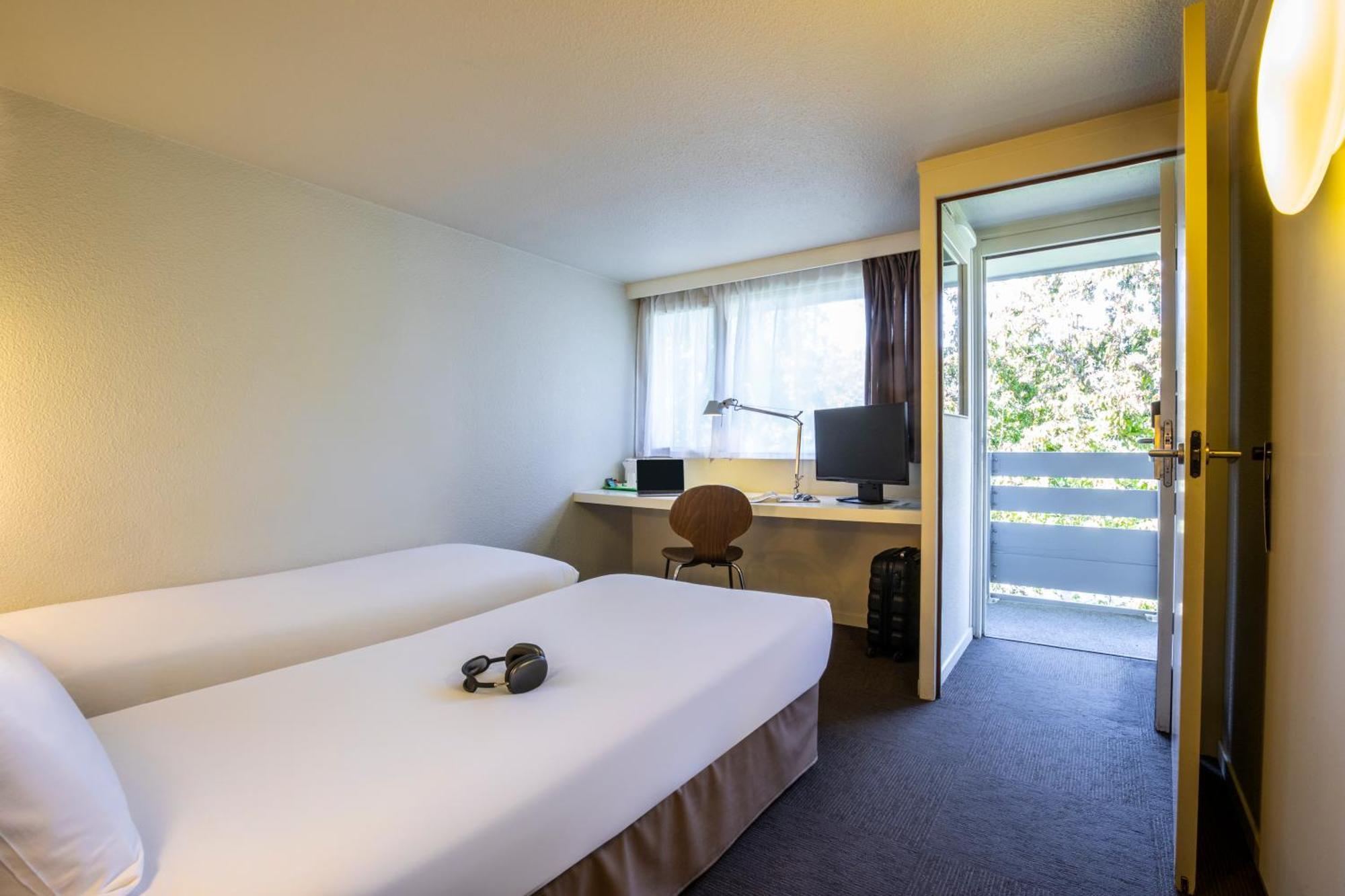Hotel Campanile Nimes Sud - Caissargues Exterior foto