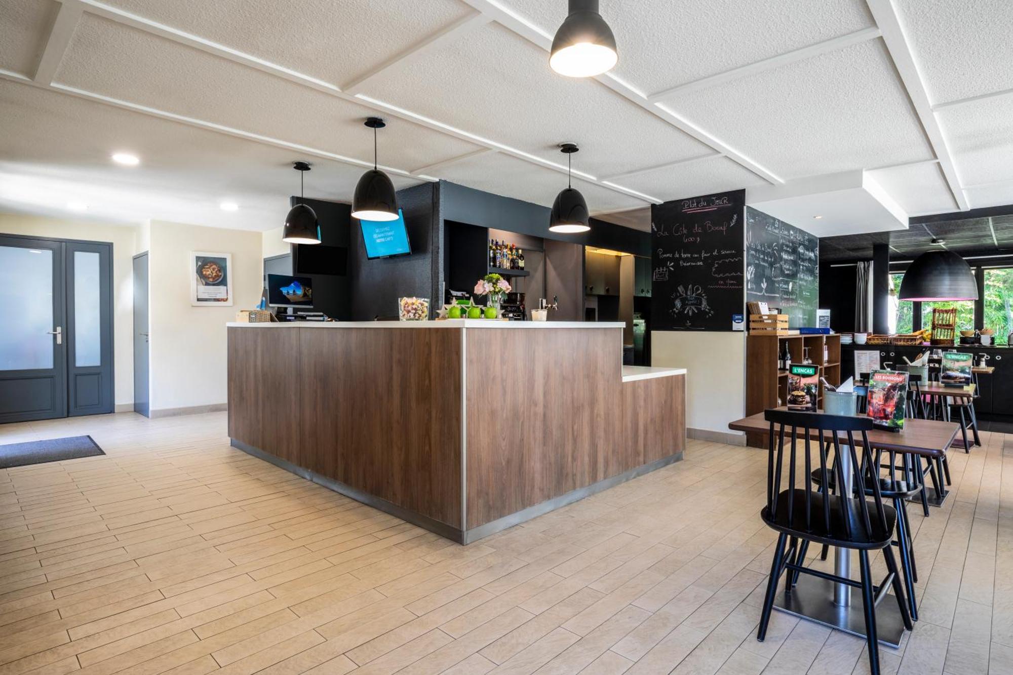 Hotel Campanile Nimes Sud - Caissargues Exterior foto