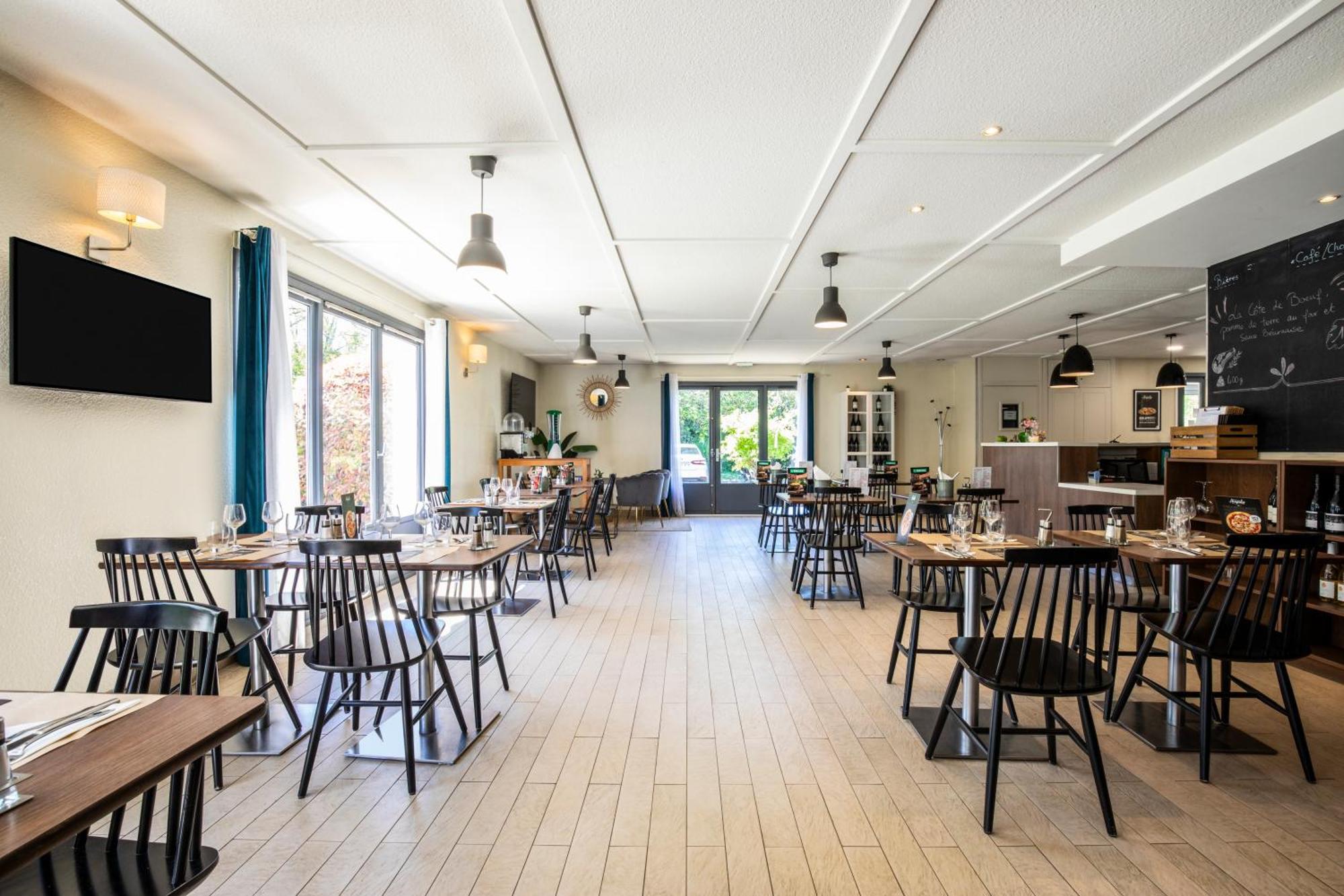 Hotel Campanile Nimes Sud - Caissargues Exterior foto