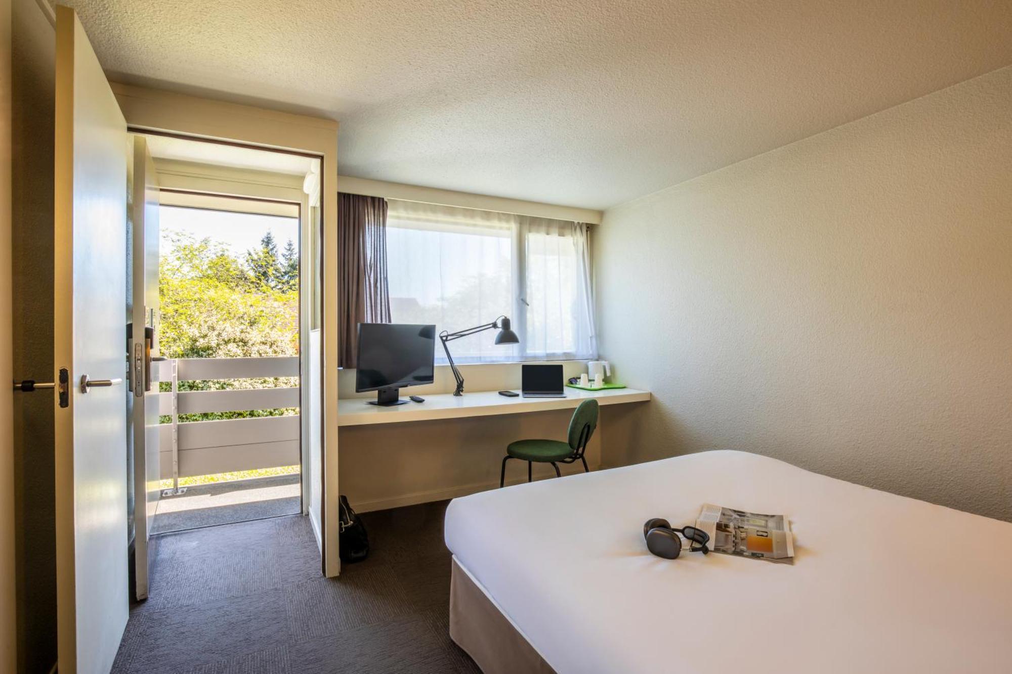 Hotel Campanile Nimes Sud - Caissargues Exterior foto