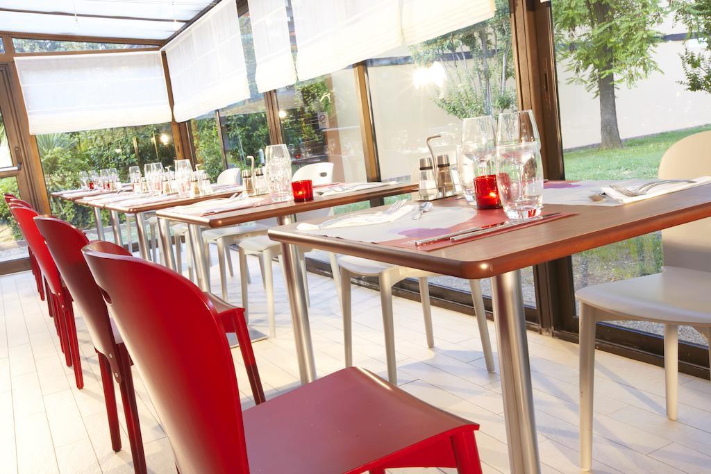 Hotel Campanile Nimes Sud - Caissargues Exterior foto